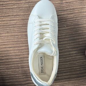 Steve Madden Women's White and Silver Sneakers